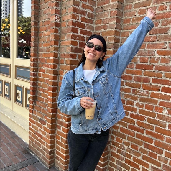 Meet your Posher, Charlize - Picture 3 of 3